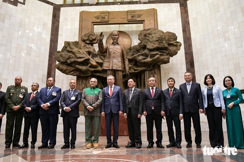 Tổng thống Timor-Leste tưởng nhớ Chủ tịch Hồ Chí Minh- Ảnh 10. Tổng thống Timor-Leste tưởng nhớ Chủ tịch Hồ Chí Minh- Ảnh 10.