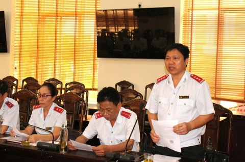 Bất thường điểm thi vào lớp 10 ở Thái Bình: Thanh tra làm việc cả ngày nghỉ để đảm bảo tiến độ- Ảnh 1. Ông Phạm Công Dịch, phó chánh Thanh tra tỉnh Thái Bình, trưởng đoàn thanh tra, phát biểu tại buổi công bố quyết định thanh tra - Ảnh: KHÁNH LINH