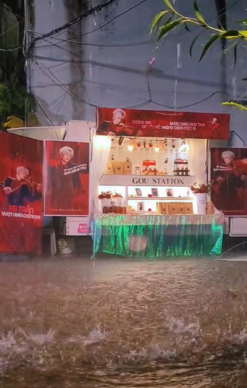 BB Trần bị dàn anh tài chọc ghẹo khi ‘đu trend’ làm foodtruck- Ảnh 1. BB Trần bị dàn anh tài chọc ghẹo khi ‘đu trend’ làm foodtruck- Ảnh 1.