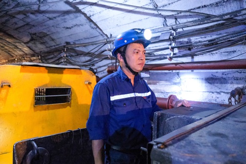 Công nhân làm việc trong hầm lò như tại mỏ than Mông Dương, Quảng Ninh được nghỉ hưu sớm - Ảnh: HÀ QUÂN Tin tức sáng 2-8: 'Đại gia' thép Pomina bị phạt vì cơ cấu sếp không đúng quy định- Ảnh 3.