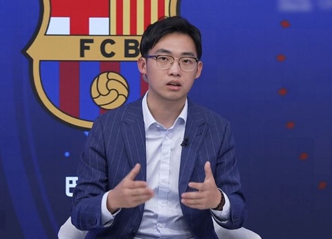 Cuộc gọi 'nhạy cảm' của BLV Olympic và bạn gái bị lộ vì quên tắt mic- Ảnh 1. Nam bình luận viên có phong thái đĩnh đạc trên sóng truyền hình