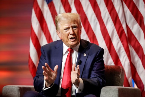 Ông Trump công kích gay gắt xuất thân, màu da của bà Harris- Ảnh 1. Cựu tổng thống Mỹ Donald Trump phát biểu tại hội nghị thường niên của Hiệp hội Các nhà báo da màu quốc gia ở Chicago ngày 31-7 - Ảnh: AFP