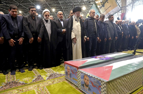 Iran tổ chức lễ tang tưởng nhớ thủ lĩnh Hamas bị ám sát- Ảnh 1. Đại giáo chủ Ayatollah Ali Khamenei phát biểu tại lễ tang thủ lĩnh Hamas Ismail Haniyeh tại thủ đô Tehran, Iran ngày 1-8 - Ảnh: GETTY IMAGES