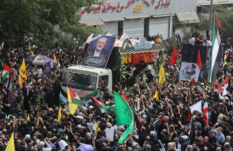Iran tổ chức lễ tang tưởng nhớ thủ lĩnh Hamas bị ám sát- Ảnh 2. Hàng ngàn người Iran tham dự lễ tang thủ lĩnh Hamas Ismail Haniyeh - Ảnh: REUTERS