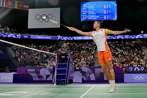 Ở lần đầu dự Olympic, tay vợt Lê Đức Phát ghi dấu ấn đậm nét với bản lĩnh thi đấu đầy tự tin - Ảnh: AFP Lê Đức Phát nói về trận thua sít sao đối thủ hạng 13 thế giới- Ảnh 1.