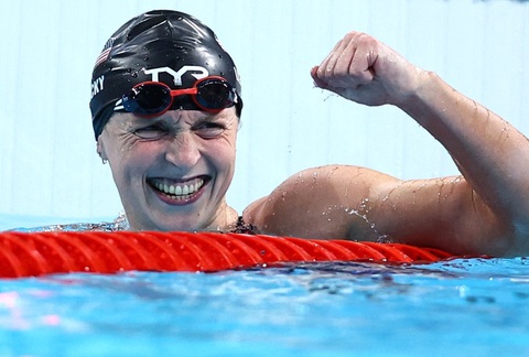Kình ngư Ledecky làm nên lịch sử với huy chương vàng Olympic thứ 8 trong sự nghiệp- Ảnh 3. Ledecky là một trong những VĐV bơi vĩ đại nhất lịch sử Olympic - Ảnh: REUTERS