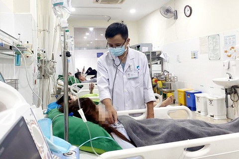 Vụ ngộ độc khí CO ở Đồng Nai: 7/8 bệnh nhân đã xuất viện- Ảnh 1. Bệnh nhân ngộ độc khí CO được điều trị tại Bệnh viện Hoàn Mỹ ITO Đồng Nai chiều 31-7 - Ảnh: Bệnh viện cung cấp