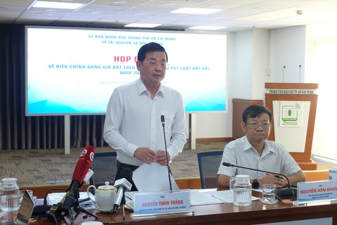 Sở Tài nguyên và Môi trường TP.HCM: Giá đất khi chuyển mục đích cao hơn như vậy mới công bằng- Ảnh 1. Giám đốc Sở Tài nguyên và Môi trường TP.HCM Nguyễn Toàn Thắng - Ảnh: TIẾN LONG