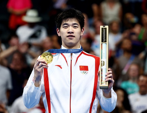 Kình ngư Trung Quốc Pan Zhanle giành HCV và phá luôn kỉ lục thế giới nội dung 100m tự do - Ảnh: REUTERS Olympic 2024 ngày 31-7: Trung Quốc bứt phá, Pháp vươn lên- Ảnh 1.