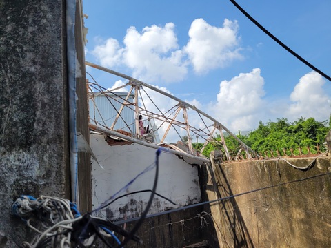 Sập trụ ăng ten Đài Truyền hình Kiên Giang làm 2 người bị thương- Ảnh 3. Sập trụ ăng ten Đài Truyền hình Kiên Giang làm 2 người bị thương - Ảnh 3.