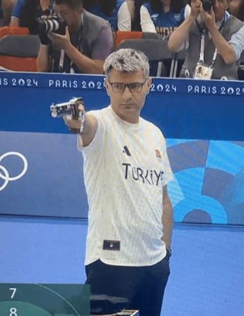 Xạ thủ Olympic bị dân mạng đồn là 'sát thủ về hưu'- Ảnh 1. Xạ thủ Olympic bị dân mạng đồn là 'sát thủ về hưu'- Ảnh 1.