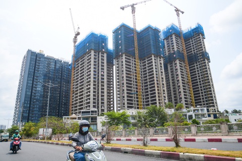 Kỳ vọng từ 3 luật về bất động sản- Ảnh 1. Dự án bất động sản ở quận 7, TP.HCM - Ảnh: QUANG ĐỊNH