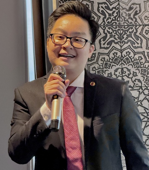 Anh Khánh Vi, phó chủ tịch Liên Chi hội Sommelier Việt Nam (SVA) chia sẻ tại sự kiện họp báo - Ảnh: HỒ LAM Khánh Vi, phó chủ tịch Liên chi hội Sommelier Việt Nam (SVA), chia sẻ tại sự kiện họp báo - Ảnh: HỒ LAM