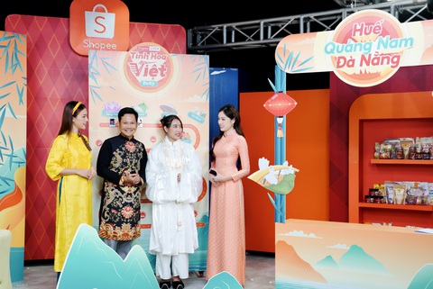 Đưa văn hóa, sản vật địa phương lên ngành công nghiệp livestream- Ảnh 1. Đưa văn hóa, sản vật địa phương lên ngành công nghiệp livestream- Ảnh 1.