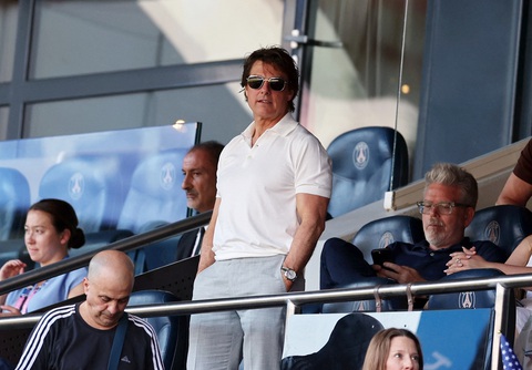Đánh bại Brazil, tuyển Mỹ lần thứ 5 giành HCV bóng đá nữ Olympic- Ảnh 3. Tài tử Mỹ lừng danh Tom Cruise bất ngờ có mặt trên khán đài theo dõi trận đấu - Ảnh: REUTERS