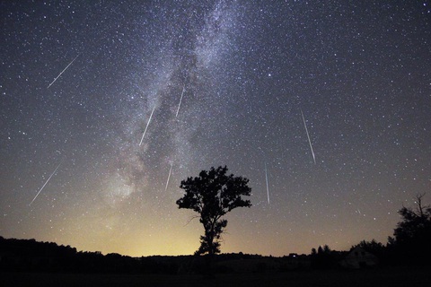 Ngắm mưa sao băng Perseids đẹp kỳ ảo đêm 12, 13-8- Ảnh 1. Đón chờ những trận mưa sao băng Perseids tuyệt đẹp - Ảnh: GETTY IMAGES