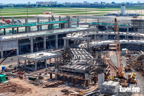 7 tháng 2024, tăng trưởng Đông Nam Bộ chỉ cao hơn Tây Nguyên- Ảnh 3. Dự kiển chiều nay (10-8), Thủ tướng sẽ khảo sát tiến độ thực hiện nhà ga T3 - Ảnh: CHÂU TUẤN