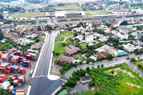 Giao thông kết nối vùng Đông Nam Bộ: Khơi thông nhưng vẫn chờ đột phá- Ảnh 4. Giao thông kết nối vùng Đông Nam Bộ: Khơi thông nhưng vẫn chờ đột phá- Ảnh 4.
