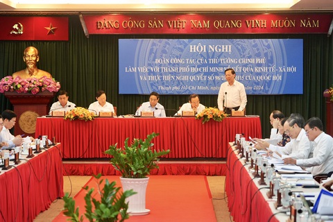 TP.HCM kiến nghị Thủ tướng chỉ đạo sớm giải quyết vấn đề của SCB và Vạn Thịnh Phát- Ảnh 1. Buổi làm việc của đoàn công tác Thủ tướng với TP.HCM - Ảnh: HỮU HẠNH