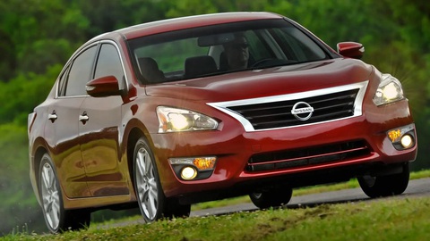 Mang xe Nissan 2014 đi thay dầu, chủ sở hữu được báo sửa hộp số tốn tới 150 triệu- Ảnh 1. Mang xe Nissan 2014 đi thay dầu, chủ sở hữu được báo sửa hộp số tốn tới 150 triệu- Ảnh 1.