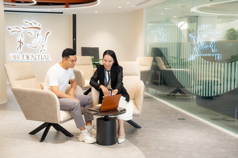 Nắm cùng lúc vốn 3 ngân hàng lớn, bảo hiểm Prudential kinh doanh ra sao ở Việt Nam?- Ảnh 1. Doanh thu thuần hoạt động kinh doanh bảo hiểm năm 2023 của Prudential Việt Nam giảm - Ảnh: P.V.N.