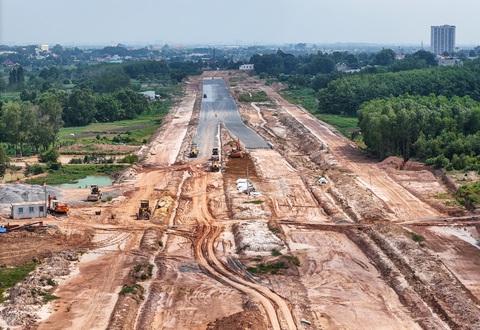 Giao thông kết nối vùng Đông Nam Bộ: Khơi thông nhưng vẫn chờ đột phá- Ảnh 1. Giao thông kết nối vùng Đông Nam Bộ: Khơi thông nhưng vẫn chờ đột phá- Ảnh 1.