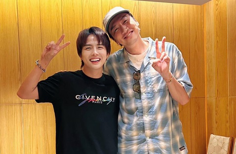 Lee Kwang Soo được Duy Khánh hướng dẫn nói tiếng Việt - Ảnh: FBNV Tin tức giải trí 11-8: Lee Kwang Soo học nói tiếng Việt; Concert của Taylor Swift bất ổn- Ảnh 1.
