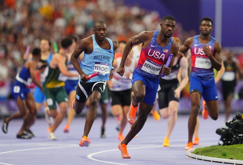 Các chân chạy Mỹ vẫn thống trị nội dung 4x400m tiếp sức nam và nữ tại Olympic - Ảnh: REUTERS Kinh ngạc với hai phần thi 4x400m chạy tiếp sức nam, nữ tại Olympic 2024- Ảnh 1.