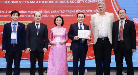 Hội nghị Khoa học xơ vữa động mạch Việt Nam lần II năm 2024- Ảnh 1. Phân hội Xơ vữa động mạch Việt Nam chính thức là thành viên của Hội xơ vữa động mạch quốc tế