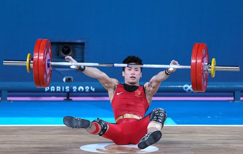 Chỉ ngành thể thao, rất khó có huy chương Olympic- Ảnh 1. Trịnh Văn Vinh thi đấu không thành công ở Olympic Paris - Ảnh: REUTERS