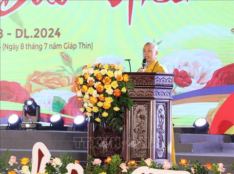 Hàng nghìn tăng ni, phật tử dự Pháp hội Vu lan ở chùa Bái Đính- Ảnh 3. Thượng tọa Thích Minh Quang - ủy viên Hội đồng Trị sự Giáo hội Phật giáo Việt Nam, chứng minh Ban Trị sự Phật giáo tỉnh Ninh Bình - chia sẻ thêm những thông tin về lễ Vu lan - Ảnh: TTXVN