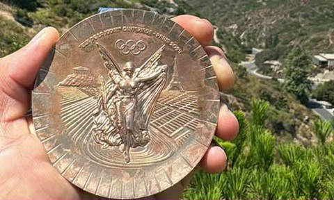 Ban tổ chức Olympic 2024 cam kết cấp lại huy chương bị hư hỏng- Ảnh 1. Ban tổ chức Olympic 2024 cam kết cấp lại huy chương bị hư hỏng- Ảnh 1.