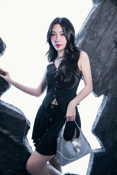Khung ảnh tràn visual của năm chị đẹp LUNAS- Ảnh 7. Khung ảnh tràn visual của năm chị đẹp LUNAS- Ảnh 7.