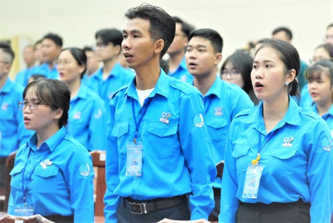 3 quận ở TP.HCM hoàn tất đại hội Hội Liên hiệp Thanh niên- Ảnh 2. Nghi thức chào cờ tại đại hội Hội Liên hiệp Thanh niên Việt Nam quận 12 - Ảnh: TH.NHI