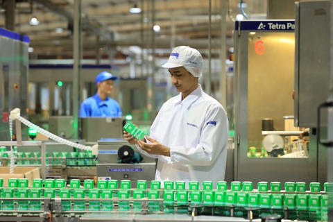 Vinamilk 12 năm liên tiếp vào 'Top 50 công ty niêm yết tốt nhất Việt Nam'- Ảnh 2. Vinamilk với hệ thống 14 nhà máy sản xuất hiện đại trong nước và 2 nhà máy tại nước ngoài giúp đảm bảo năng lực sản xuất và chất lượng sản phẩm- Ảnh: V.N