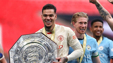 Uy tín của Pep Guardiola- Ảnh 1. Màn trình diễn tốt của các trụ cột như Ederson, Kevin De Bruyne cho thấy uy tín của Pep Guardiola, giúp Man City giành Siêu cúp 2024 - Ảnh: Getty