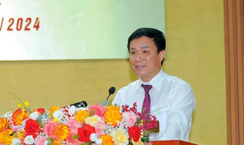 Miễn nhiệm chủ tịch tỉnh Hải Dương với ông Triệu Thế Hùng- Ảnh 1. Ông Triệu Thế Hùng phát biểu tại kỳ họp - Ảnh: Báo Hải Dương