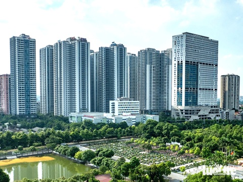 Nhận định của Hội Môi giới bất động sản: Giá nhà quá cao khiến người trẻ ngại cưới, lười sinh- Ảnh 1. Giá nhà quá cao đang vượt quá sức mua của nhiều người trẻ ở đô thị - Ảnh: NAM TRẦN