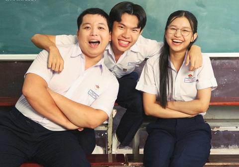 Buổi ‘họp lớp’ ý nghĩa của hai thế hệ 'Kính vạn hoa'- Ảnh 5. Bộ ba Kính vạn hoa phiên bản điện ảnh do Hùng Anh (trong vai Quý Ròm), Nhật Linh (trong vai Tiểu Long), Phương Duyên (trong vai Hạnh) được khán giả khen ngợi