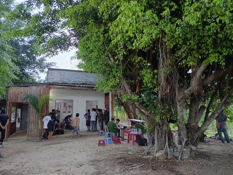 Người dân phát hiện 2 cha con chết đuối trong hồ nước- Ảnh 1. Cơ quan chức năng làm thủ tục liên quan tại nhà nạn nhân - Ảnh: CTV