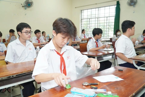 Học phí năm học mới: Những điều phụ huynh cần biết- Ảnh 5. Học sinh Trường THPT Bùi Hữu Nghĩa (quận Bình Thủy, TP Cần Thơ) - Ảnh: THÁI LŨY