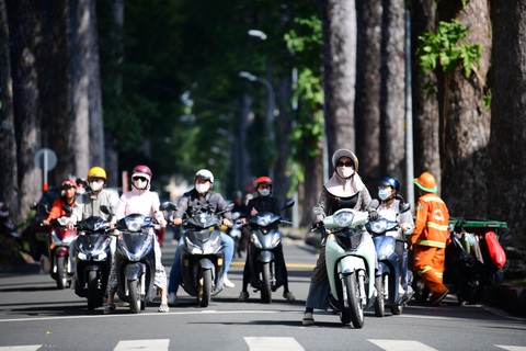 Thời tiết Nam Bộ, TP.HCM có đợt đứt mưa, oi bức giữa mùa mưa- Ảnh 1. Những ngày qua Nam Bộ và TP.HCM có những ngày giảm mưa, nắng gắt - Ảnh: QUANG ĐỊNH