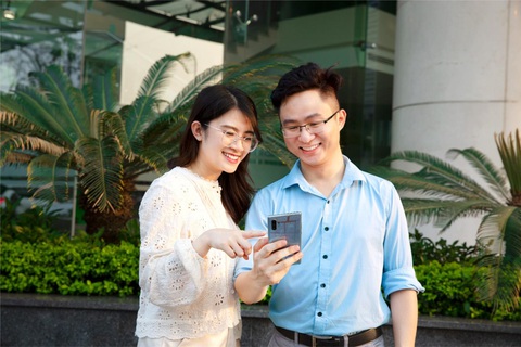 Tiết kiệm khi di chuyển, mua sắm, giải trí trên SAIGONBANK Smart Banking- Ảnh 2. Đặt taxi, mua sắm trên VnShop, mua vé xem phim, tàu xe … trên SAIGONBANK Smart Banking đều được ưu đãi