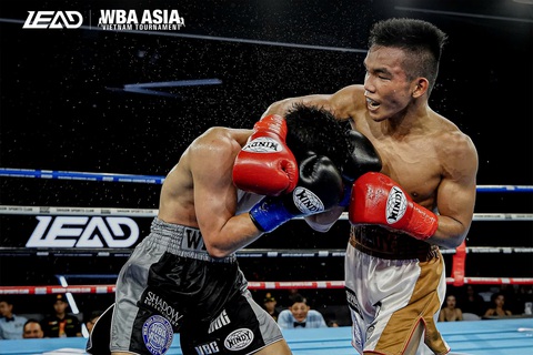 4 võ sĩ lần đầu vào bán kết WBA Asia Việt Nam- Ảnh 2. Võ sĩ Trương Văn Vĩnh (Army Team) hạ gục đối thủ - Ảnh: LEAD