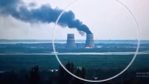 Cháy tháp giải nhiệt nhà máy điện hạt nhân, Nga - Ukraine đổ lỗi cho nhau- Ảnh 1. Cháy tháp giải nhiệt nhà máy điện hạt nhân, Nga - Ukraine đổ lỗi cho nhau- Ảnh 1.