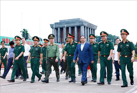 Cụm Di tích lịch sử - văn hóa Ba Đình mãi là nơi 'tìm về cội nguồn' của mỗi người dân đất Việt- Ảnh 7. Thủ tướng Phạm Minh Chính kiểm tra công tác tu bổ định kỳ công trình Lăng Chủ tịch Hồ Chí Minh năm 2024 - Ảnh: TTXVN
