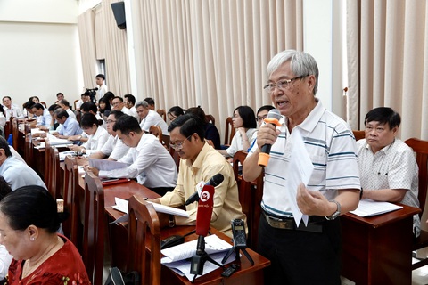 Thêm thời gian đánh giá tác động, chưa cần thiết điều chỉnh giá đất thời điểm này?- Ảnh 3. Ông Võ Minh Mẫn, người dân quận 10, cho rằng bảng giá đất dự kiến điều chỉnh tại quận 10 chưa thật sát với giá thị trường - Ảnh: T.T.D.