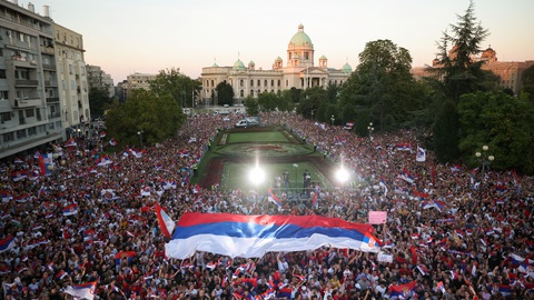 Biển người Serbia chào đón Djokovic cùng tấm HCV Olympic 2024 trở về- Ảnh 1. Biển người Serbia chào đón Djokovic cùng tấm HCV Olympic 2024 trở về- Ảnh 1.