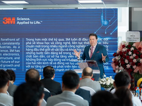 Tập đoàn công nghệ hàng đầu Mỹ mở trung tâm khoa học công nghệ và kỹ thuật ở Hà Nội- Ảnh 1. Đại sứ Marc E. Knapper đánh giá đây sẽ là một trung tâm nghiên cứu và phát triển tân tiến, thúc đẩy sáng tạo và phát triển các công nghệ hàng đầu - Ảnh: T.HÀ