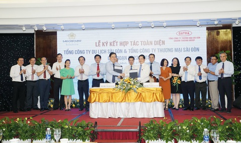 Satra liên kết chăm lo phúc lợi cho người lao động- Ảnh 2. Việc hợp tác giữa SATRA và Saigontourist đã thể hiện vai trò và tính tiên phong của các tổng công ty trực thuộc UBND TPHCM - Ảnh: Satra